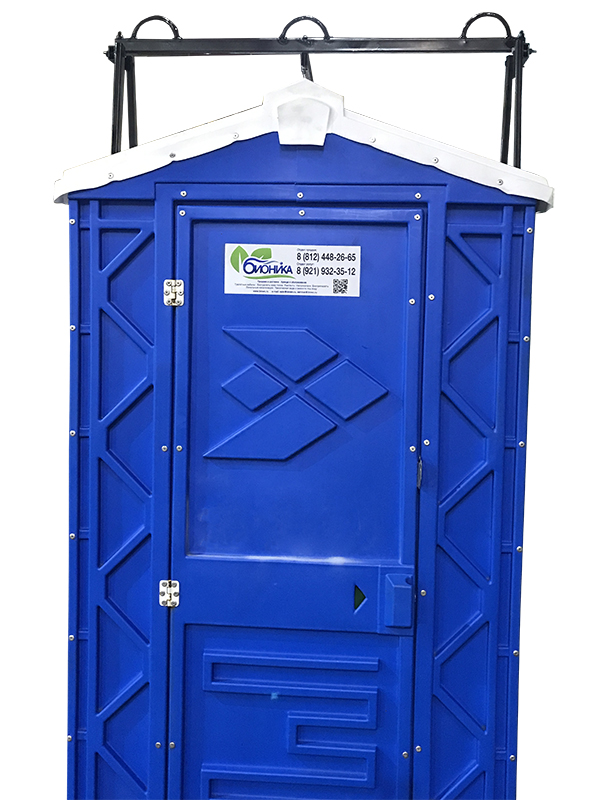 Туалетная кабина с каркасом для подъёма краном